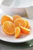 pomaranče na tanieri
